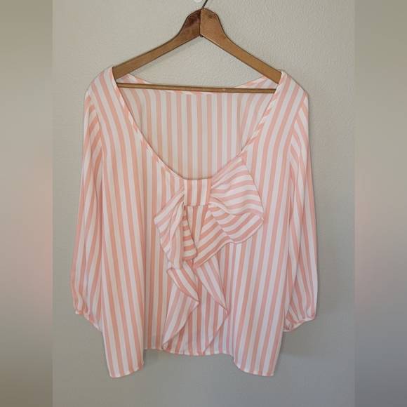 Striped top with back bow derail - Picture 11 of 11